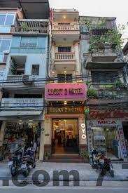 Khu vực phố Hàng Trống gần Lucky Central Hotel & Travel với không khí đặc trưng phố cổ Hà Nội