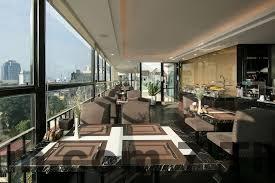 Hanoi L'Heritage Diamond Hotel & Spa Đánh Giá 2026: Ở Phố Cổ Có Đáng Tiền? 5 Nhân viên lễ tân Hanoi L'Heritage Diamond Hotel & Spa thân thiện và hỗ trợ khách nhiệt tình