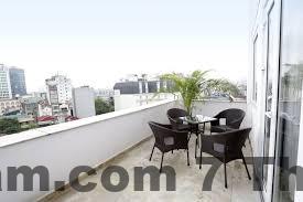 Nhân viên lễ tân TK123 Hanoi Hotel thân thiện, hỗ trợ khách