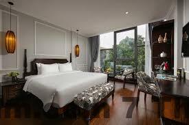 Khu vực lễ tân và nhân viên Khách sạn Phong Lan