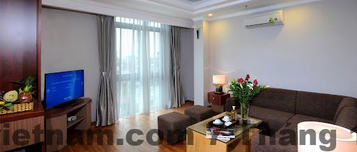 Quầy lễ tân khách sạn Hanoi Gallant nhỏ gọn, nhân viên thân thiện, phong cách phục vụ gia đình