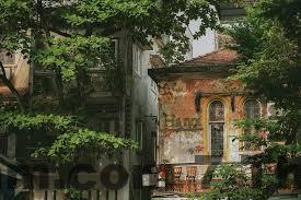 Không gian sinh hoạt chung tại The Hive Homestay nơi nhân viên thường hỗ trợ khách