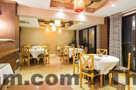 Khu vực ăn sáng tại Khách sạn Sunset Westlake Hà Nội với thực đơn đơn giản