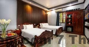 Khu đô thị Long Biên yên tĩnh xung quanh khách sạn Royal Hotel