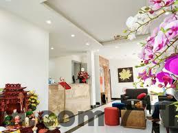 Khu vực ăn sáng đơn giản tại khách sạn Hotel Happy