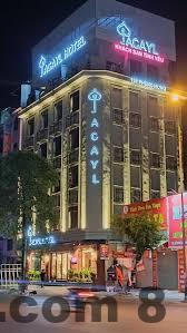 Không gian phòng tắm và bồn tắm trong phòng Jacayl Hotel