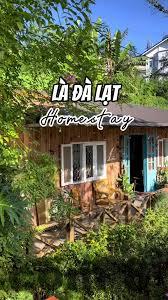 Khu vực ăn sáng tại Nhà lưu trú Tuna với bữa sáng đơn giản