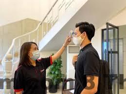 Quầy lễ tân RedDoorz Newstyle Apartment Trần Duy Hưng, không gian nhỏ gọn