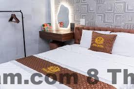 Phòng ngủ tại HERA HOTEL Hà Đông với giường lớn và nội thất cơ bản