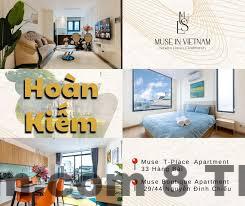 Phòng ngủ với thiết kế hiện đại và sang trọng.