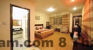 Một góc bữa sáng tại khách sạn với nhiều món ăn hấp dẫn