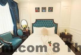 Nhân viên lễ tân tại Khách sạn Hoàng Gia được khách hàng đánh giá nhiệt tình và thân thiện, tạo cảm giác gần gũi ngay khi check-in.