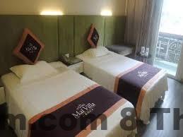 Bữa sáng tự chọn tại Mai Villa Hotel với các món ăn đơn giản như phở và bánh mì