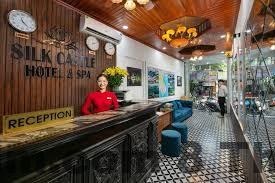 Bữa sáng tại khách sạn với sự kết hợp của món ăn phương Tây và Việt Nam.