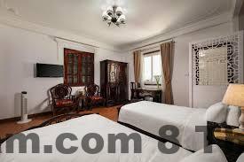 Khách sạn Little Diamond Hotel Hanoi nằm trong khu phố cổ gần Hàng Gai và Hồ Hoàn Kiếm