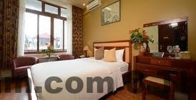 Ngõ Hàng Hành yên tĩnh – lối vào The Artisan Lakeview Hotel chỉ cách Hồ Hoàn Kiếm vài phút đi bộ