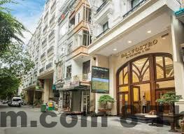 Phố Thuốc Bắc Hà Nội với mật độ du lịch cao, nhiều hàng quán và hoạt động về đêm