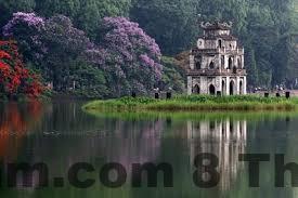 Không gian phố cổ Hà Nội xung quanh Sword Lake Hostel, nhộn nhịp cả ngày lẫn đêm