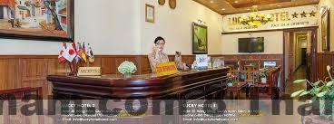 Khách sạn Lucky 3 Hà Nội Review 2026: Ở Phố Cổ Có Đáng Tiền? 8 Phòng tắm tại Khách sạn Lucky 3 với thiết kế nhỏ gọn và tiện nghi cơ bản