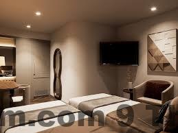 Nhân viên lễ tân May De Ville Corner Hotel thân thiện và chuyên nghiệp