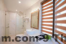 Nhân viên lễ tân Khách sạn A89 Rosarian thân thiện và hỗ trợ khách 24/7