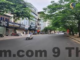 Khách Sạn Quan Hoa Review 2026: Có Đáng Ở Khi Lưu Trú Cầu Giấy? 5 Khu vực lễ tân Khách Sạn Quan Hoa với phong cách truyền thống và nhân viên trực 24/7