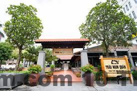 Nhân viên lễ tân Ngoại Thương Hotel Từ Sơn thân thiện, hỗ trợ khách nhiệt tình