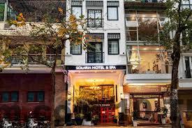 Phố cổ Hà Nội về đêm đông đúc và sôi động