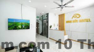 Khu vực lễ tân nhỏ gọn tại khách sạn Vầng Trăng