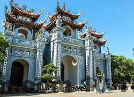 Không gian ăn uống đơn giản tại khách sạn địa phương Hưng Yên