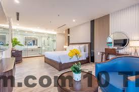 Nội thất sang trọng trong phòng nghỉ tại Reyna Luxury Hotel.