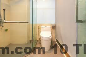 Nhân viên lễ tân Mercy Hotel thân thiện và hỗ trợ khách khá tốt