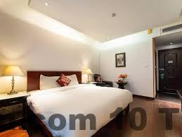 Quầy lễ tân Sun Clover Boutique Hotel với đội ngũ nhân viên thân thiện