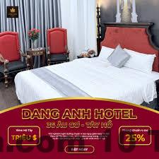 Nhân viên khách sạn Đặng Anh 36, luôn sẵn sàng hỗ trợ khách