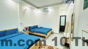 Khách sạn cung cấp các tiện ích cơ bản nhưng đầy đủ, với không gian ngoài trời thoáng mát.