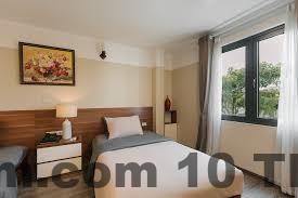 Hồ bơi nhỏ nhưng tiện nghi, phù hợp cho những ai muốn thư giãn sau một ngày dài tham quan.