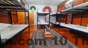 Nhân viên Bac Ha Boutique thân thiện, hỗ trợ khách check-in và tư vấn lịch trình