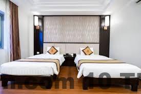 Nhân viên lễ tân HAO LAN LUXURY HOTEL thân thiện, hỗ trợ khách nhanh chóng