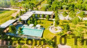 Đường vào FAMILY HOUSE Sóc Sơn yên tĩnh, phù hợp nghỉ dưỡng nhưng cần xe riêng để di chuyển thuận tiện