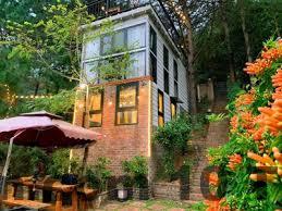 Khu vực lễ tân nhỏ gọn và đơn giản tại The Homie Sóc Sơn