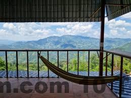 Bữa ăn gia đình đậm chất địa phương tại homestay Cao Bằng