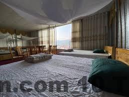 Vị trí Tom Homestay nằm ngay trung tâm thị trấn Yên Minh, thuận tiện cho Ha Giang Loop