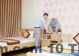 Khu vực ăn uống xung quanh Khách Sạn Nam Sơn khá hạn chế, không có nhà hàng trong khách sạn