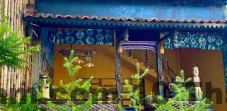 Người dân bản Lô Lô trong trang phục truyền thống tiếp đón du khách