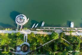 Nhân viên tại Long Hướng Duy Hostel luôn sẵn sàng hỗ trợ du khách.