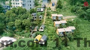 Hồ bơi tại khách sạn, mặc dù là điểm cộng nhưng vẫn thiếu đầu tư vào các tiện ích đi kèm.