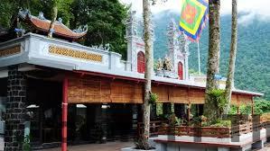 Nhân viên phục vụ tại khách sạn 559 Tây Thiên thân thiện và chuyên nghiệp