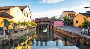 Hồ bơi tại Trung Hoa Hotel