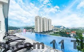 Hồ bơi rộng tại Thái Hà Luxury Hotel, cung cấp không gian thư giãn tuyệt vời.