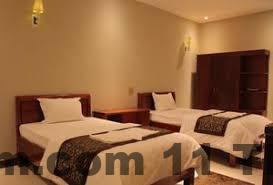 Hồ bơi trong khuôn viên khách sạn mang đến không gian thư giãn tuyệt vời.